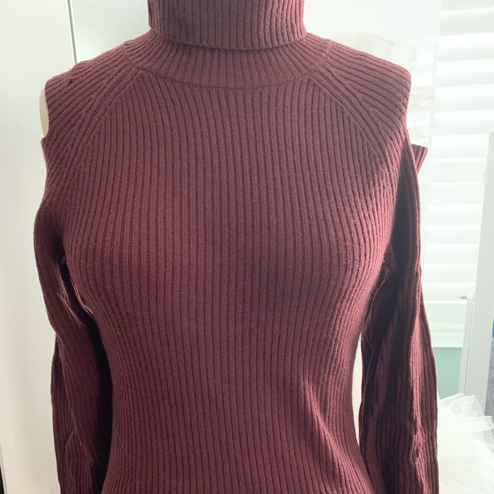 Theory Burgundy Ribbed Cold-Shoulder Turtleneck Sweater Size M